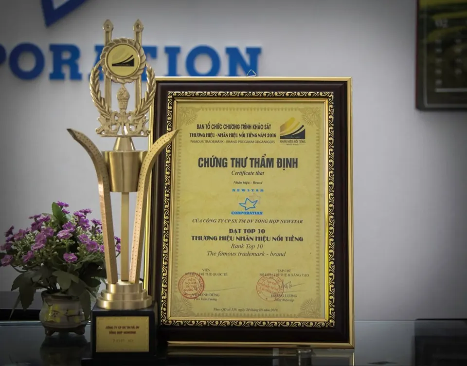 NEWSTAR vinh dự nhận được cúp chứng nhận Top 10 Nhãn hiệu nổi tiếng